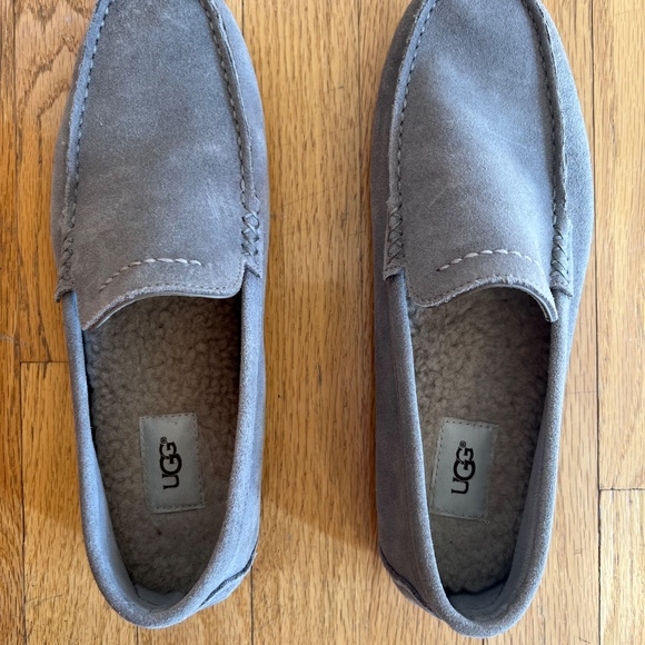 Ugg Australia Smoky Taupe Suede Slip on Loafer - Picture 2 of 2